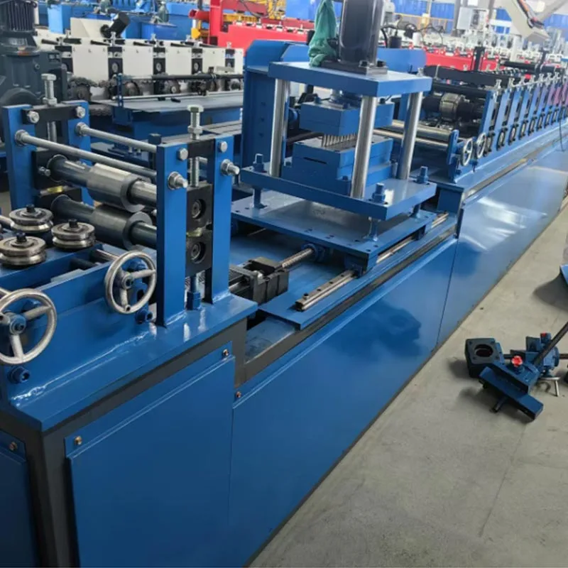 Elektrische spoorrolvormmachine